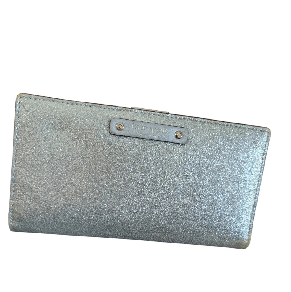 Kate Spade,Elegant Silver Wallet